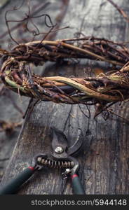 Weaving wreath of vines