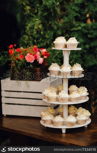 wedding cake at the wedding of the newlyweds