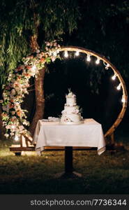 wedding cake at the wedding of the newlyweds