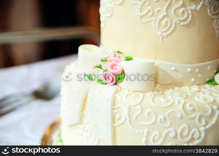 Wedding cake &#xA;
