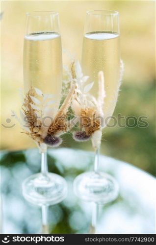 wedding glasses for wine and ch&agne from crystal