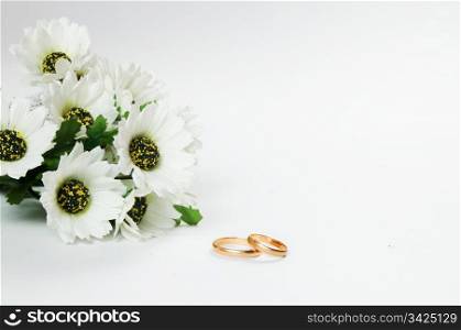 Wedding rings and flowers composition