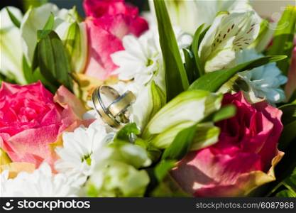 wedding rings on the bouquet