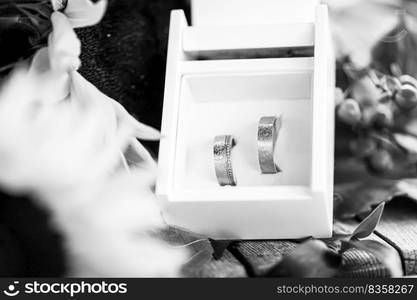 wedding rings on the yellow bride bouquet.Declaration of love, spring. Wedding card, Valentine&rsquo;s Day greeting. Wedding rings. Wedding bouquet, background. Wedding rings on the yellow bride bouquet.
