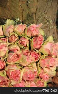 Wedding table centerpiece with pink greenish roses
