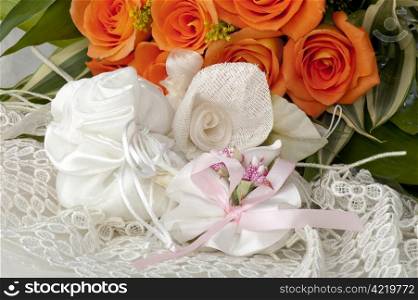 weeding Favors and orange roses on white lace