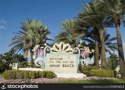 Welcome signboard in a garden, Miami Beach, Florida, USA