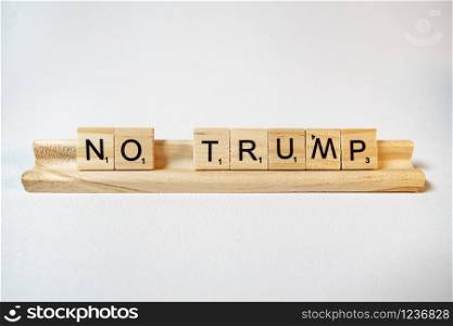 White background scrabble pieces speel no Trump