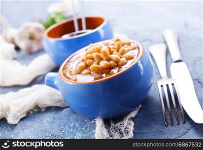white bean with sauce in the bowl