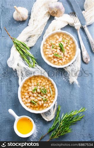 white bean with sauce in the bowl
