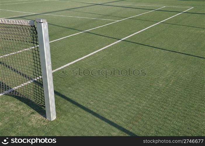 white lines on an outdoor tennis court (artificial grass)