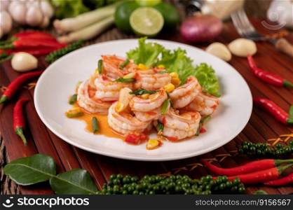White shrimp salad with lettuce Corn and scallions, chopped.