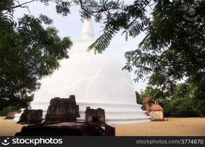 White stupa Kiri Vihara in Polobbaruwa, Sri Lanka