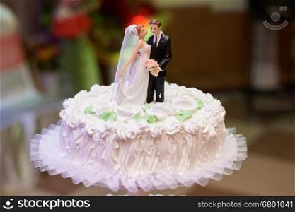 White Vintage Wedding Cake on evening reception