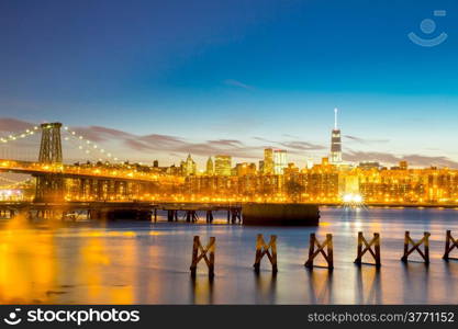 Williamsburg Bridge with Newyork mid town at dusk