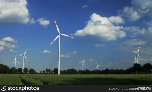 Windkraftanlagen vor blauem Himmel, Niedersachsen, Deutschland im Zeitraffer. 1000 Prozent Beschleunigung. Original ebenfalls bei Clipdealer unter Media-ID: 1123426