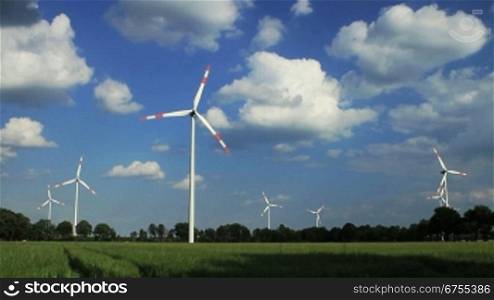 Windkraftanlagen vor blauem Himmel, Niedersachsen, Deutschland im Zeitraffer. 300 Prozent Beschleunigung. Original mit knapp 4 Minuten LSnge ebenfalls bei Clipdealer unter Media-ID 1124361 verfngbar. Das Original ist geeignet, Zeitraffer-Clips nach eigene