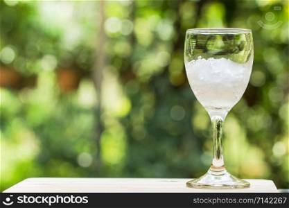 wine glass Put ice