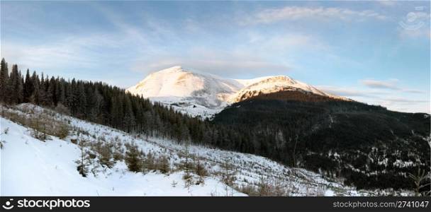 Winter daybreak mountain landscape (Ukraine, Carpathian Mt&rsquo;s, Petros Mountain)