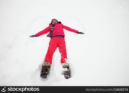 winter woman lay on snow