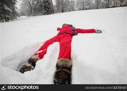 winter woman lay on snow