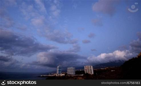 Wolken nber Puerto de la Cruz, Teneriffa, Zeitraffer