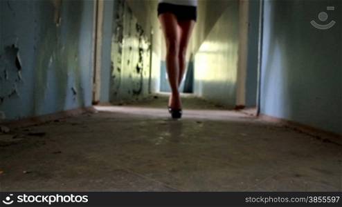 woman&acute;s legs walking