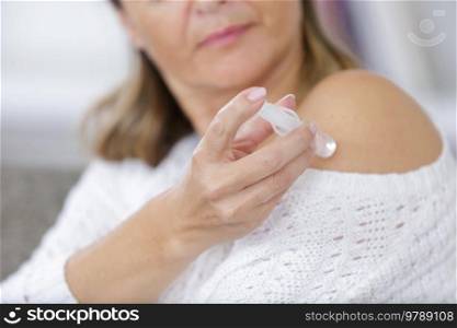 woman and an injection on her arm