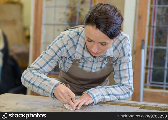 woman and glass working techniques