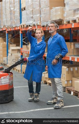 woman and warehouse worker discussing something