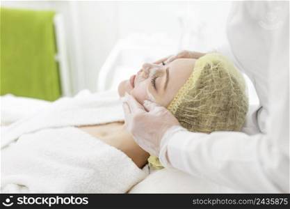 woman beauty clinic face treatment 4