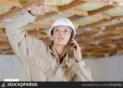 woman builder using smart phone