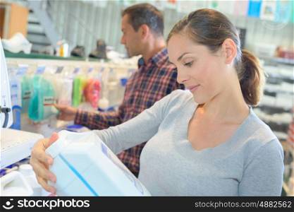 woman buyer reading the label