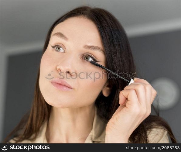 woman doing eyeliner