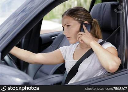 woman driver use her cell phone in car