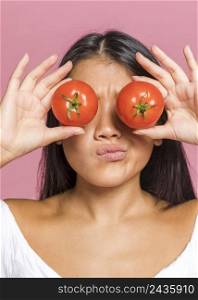 woman frowning holding tomatoes