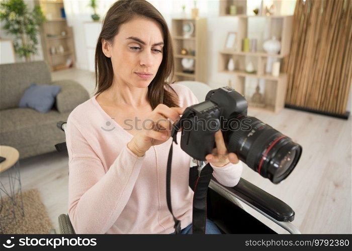 woman in wheelchair training to be a photographer