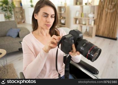 woman in wheelchair training to be a photographer