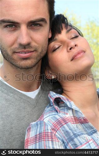 Woman leaning against her boyfriend&rsquo;s shoulder