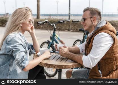 woman man talking bikes