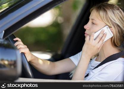 woman on the phone in her car