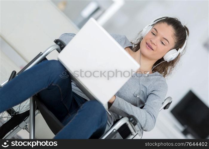 woman on wheelchair with laptop