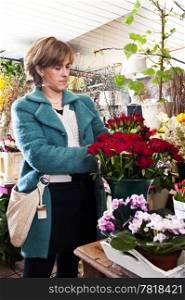 Woman picking out rouses at a florist shop