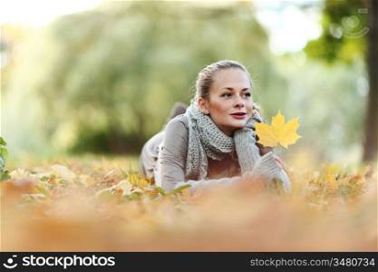 woman portret in autumn leaf close up