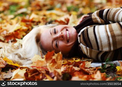 woman portret in autumn leaf close up