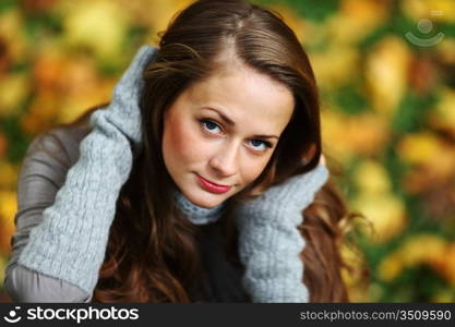 woman portret in autumn leaf close up