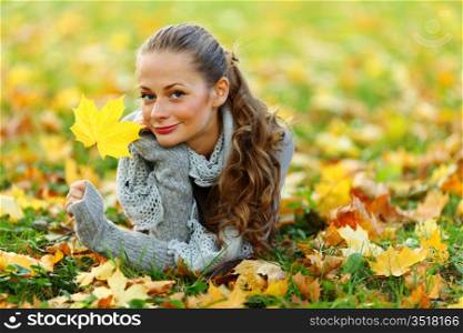 woman portret in autumn leaf close up