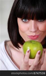 Woman posing with a green apple