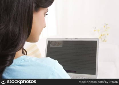 Woman reading an article on the internet