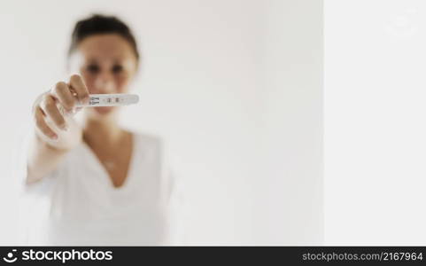 woman showing positive pregnancy test